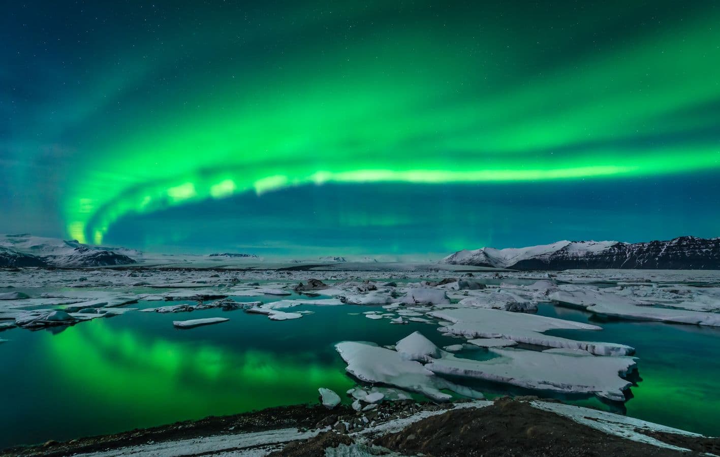 Reykjavík: Northern Lights Small-Group Tour with Aurora Museum Entry image 1