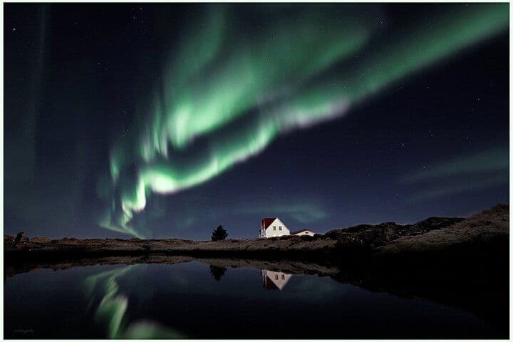 Reykjavík: Northern Lights Small-Group Tour with Hot Cocoa & Free Photos image 1